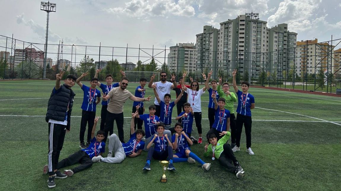 Okul Futbol Takımımız Etimesgut 2.si 
